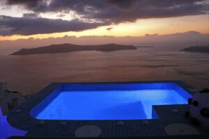 Junior Suite | Caldera Sea & Sunset View – Outdoor Hot Tub